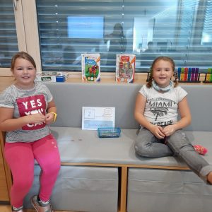 Eine 100 Kette aus Büroklammern