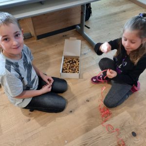 Kette aus 100 Perlen