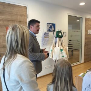 c0d569e9-b018-4bf6-964a-43b1b64a9ebb